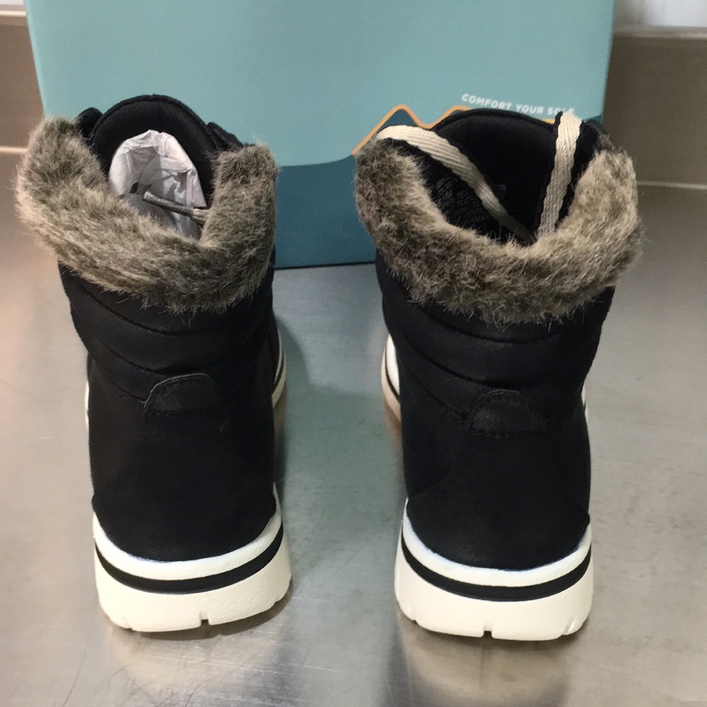 New WB Woman’s Cliffs by White Mountain Black Faux Fur Lined Lace-Up Boots - Picture 4 of 6